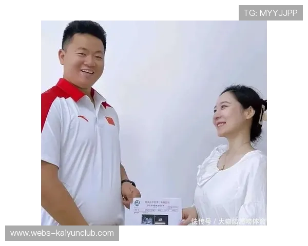 某奥运冠军疑似陷入感情风波，被粉丝拍到同框照