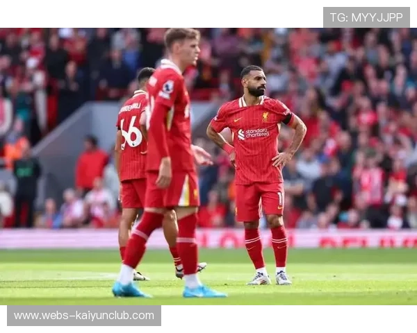 利物浦中路直塞穿透防线,萨拉赫小角度抽射偏出 利物浦中路直塞穿透防线,萨拉赫小角度抽射偏出