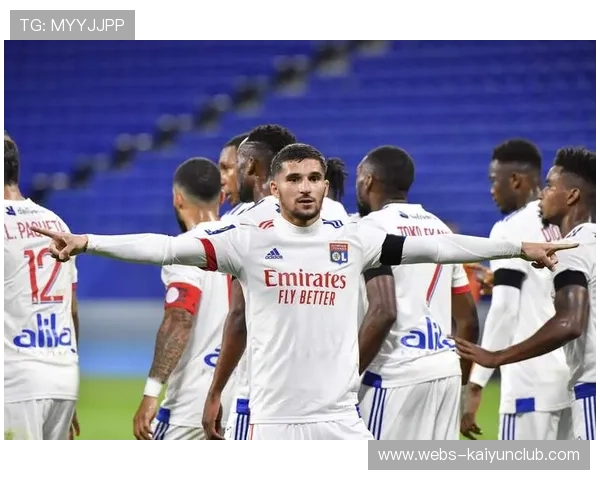 法甲里昂中场组织出色,禁区前威胁层出 法甲里昂中场组织出色,禁区前威胁层出