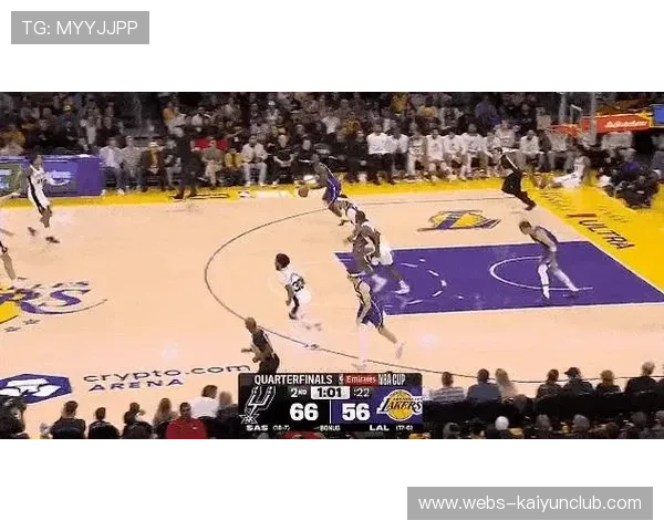 湖人詹姆斯强突内线连拿四分稳住局面