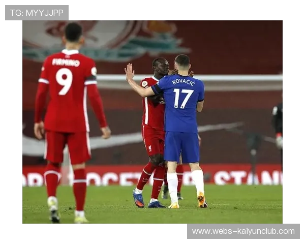 莱奥外脚背传中造成致命机会