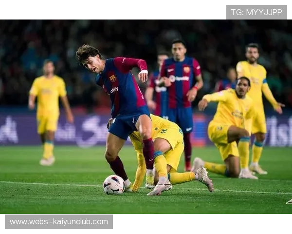 西甲巴萨外线拉开创造空档，锋线把握机会——战术升级带来的新机遇