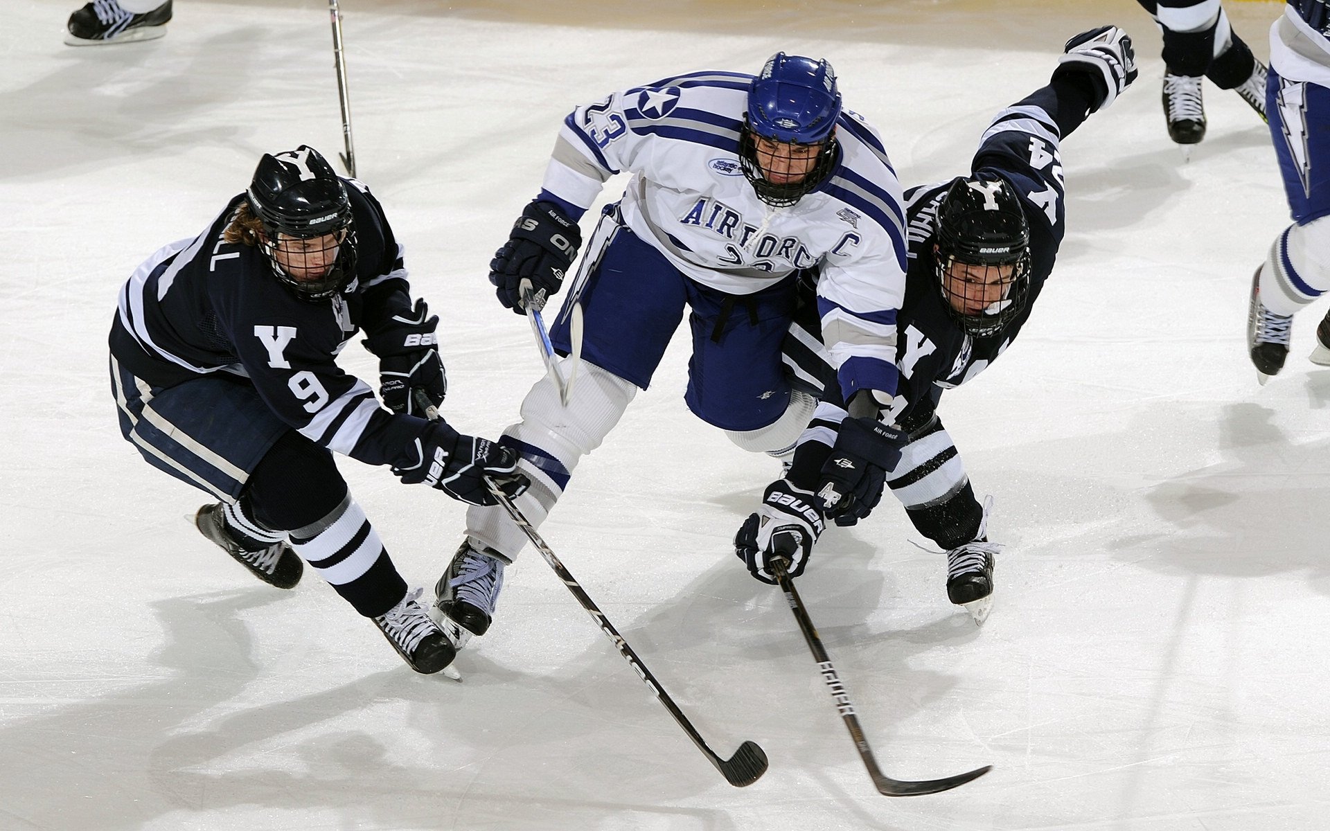 中国登山运动员成功完成高难度攀登，中国登山队2020